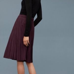 Wilfred Borjes Pleated Midi Skirt in black